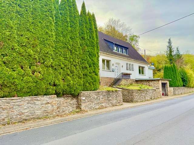 Ihr neues Zuhause im Herzen des Urlaubsortes Monreal &ndash; teilrenoviertes EFH mit viel Platz!